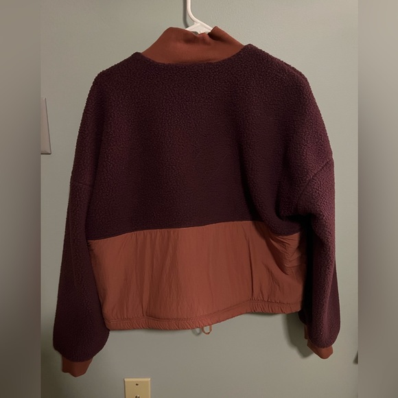 Fabletics pullover cropped - Picture 2 of 6